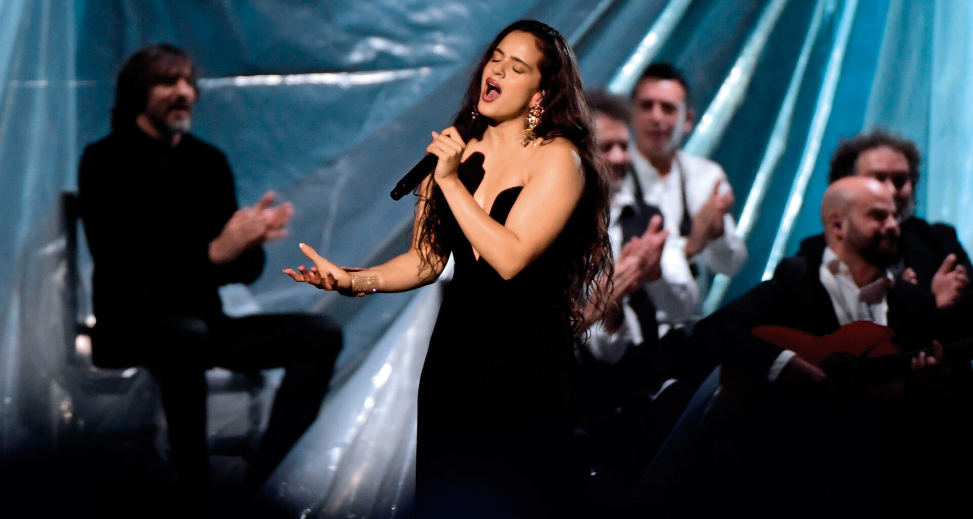 Rosal&iacute;a: a artista que est&aacute; a revolucionar o pop