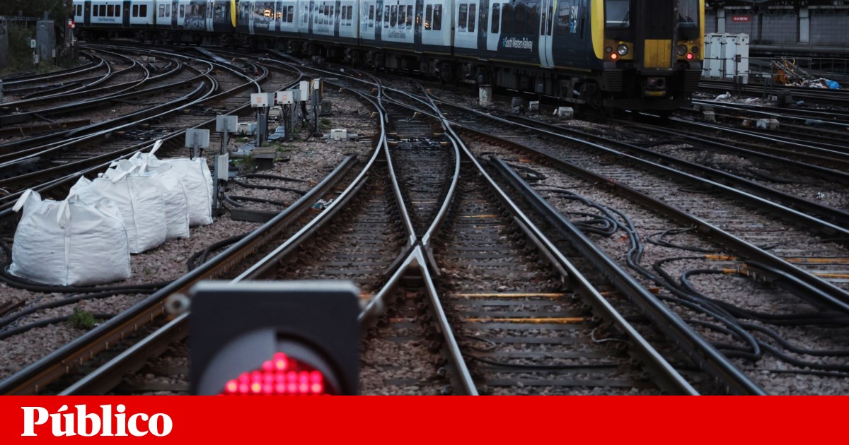 Várias pessoas esfaqueadas em comboio em Inglaterra. Dois suspeitos detidos | Reino Unido