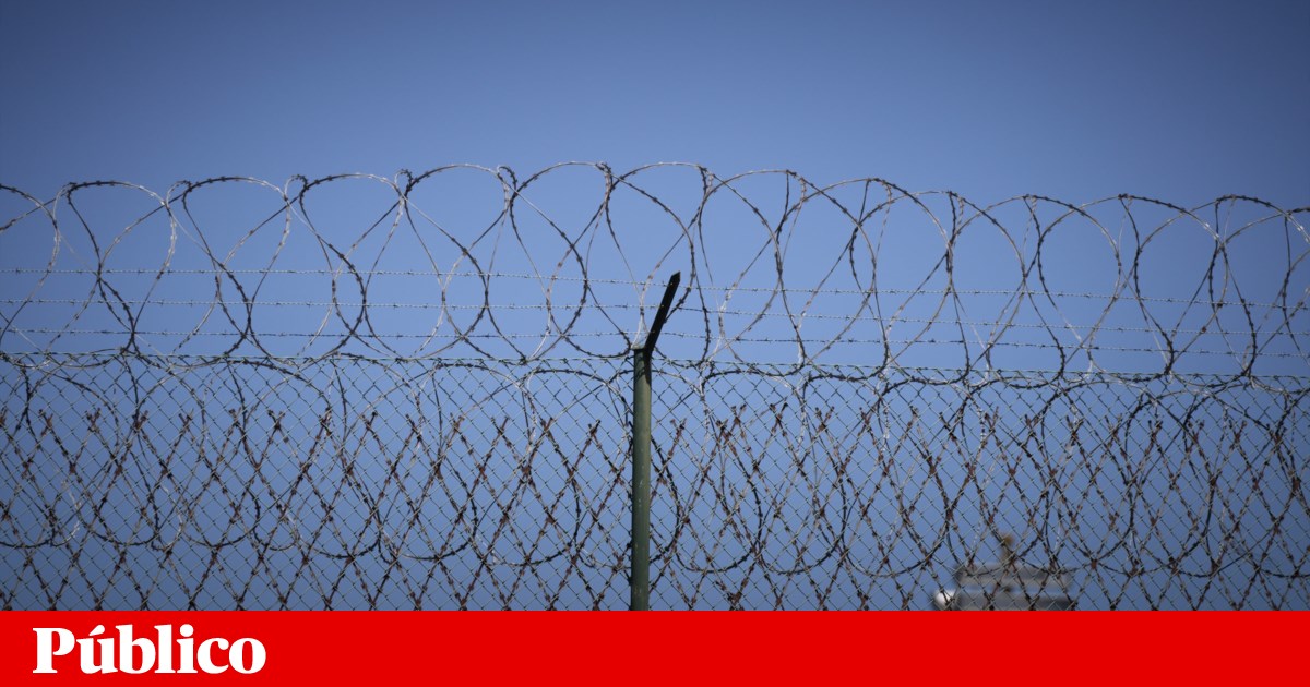 Intruso deixa telemóveis, álcool e droga na cadeia de Alcoentre e consegue fugir | Sindicado Nacional do Corpo de Guardas Prisionais
