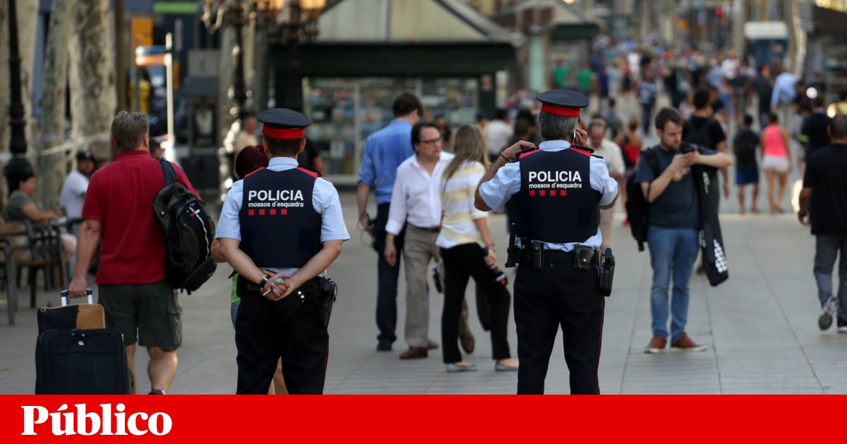 Menor espanhola foi vendida por cinco mil euros e whisky. Pais foram detidos | Espanha