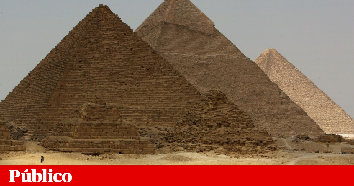Cientistas identificam possível passagem secreta numa das pirâmides de Gizé | Egipto