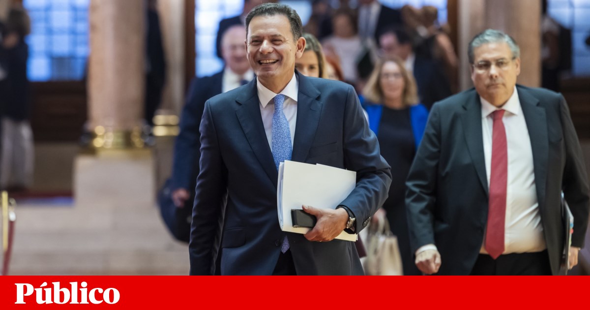 Chega afunda e fica a mais de 20 pontos da AD e a 10 do PS. Livre ultrapassa IL | Sondagem