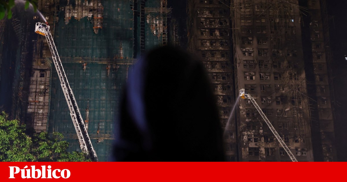 Buscas e detenções após o mais mortífero incêndio da história de Hong Kong | China