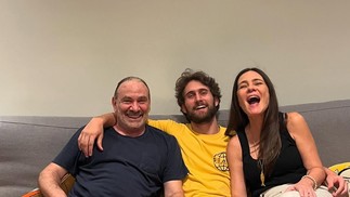 Felipe Ricca, filho de Marco Ricca e Adriana Esteves, seguiu os passos dos pais e estará no remake de 'Vale tudo' — Foto: Reprodução/Instagram