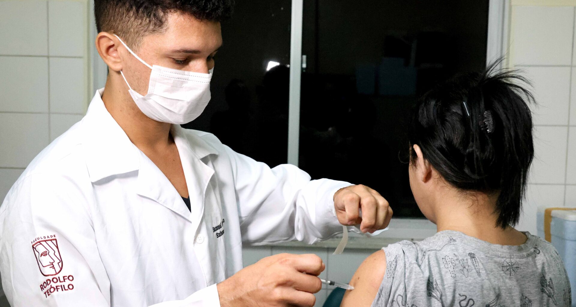 Vacinação segue disponível neste final de semana (22 e 23/11); manutenção altera serviço no período