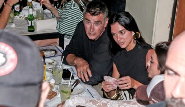 Dua Lipa joga carteado em bar de Botafogo - G1