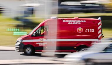 Incêndio em prédio em Mira Sintra faz um morto e 12 feridos