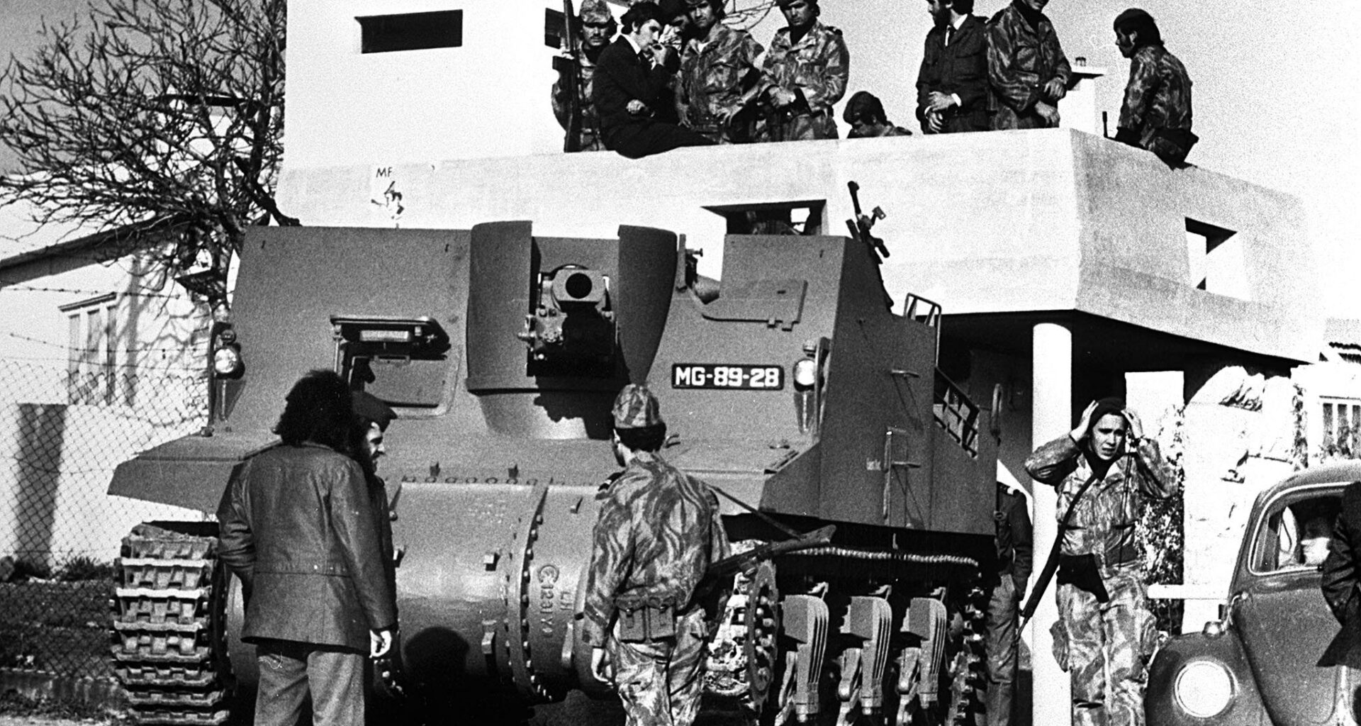 comemorações dos 50 anos do 25 de Novembro vão cortar trânsito na Praça do Comércio esta terça-feira