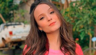 SBT TV | Larissa Manoela aproveita sol e curte praia no RJ: "Skin praiana"