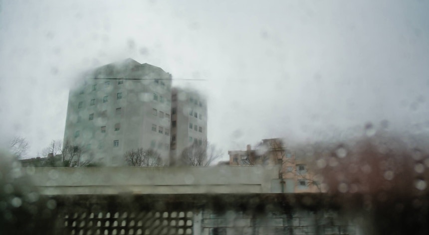 Sete distritos sob aviso amarelo devido a chuva forte e trovoadas