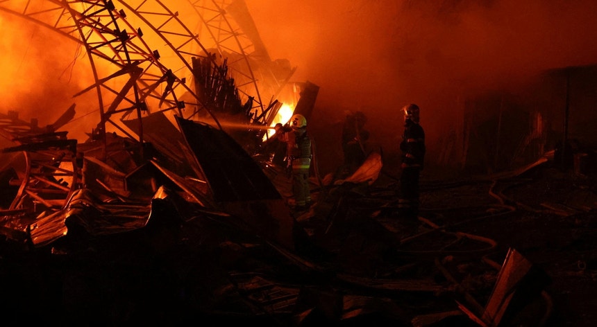 "Ataque perverso". Rússia despeja centenas de drones e mísseis sobre Kiev