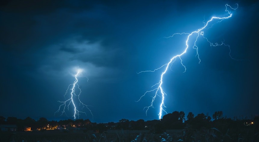 Efeitos do mau tempo. "Perto de 25 mil clientes" sem energia elétrica