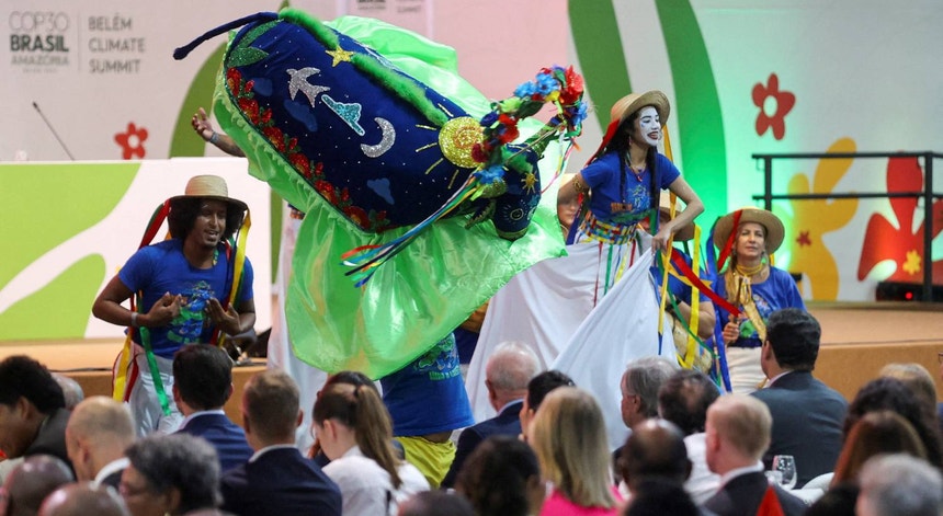 Anfitrião da COP30 elogia China e assinala "redução do entusiasmo do norte global"