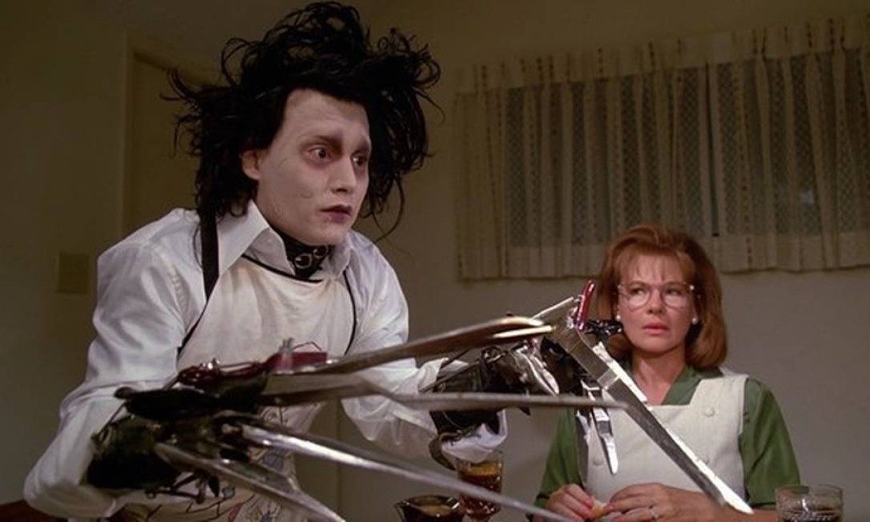 Depp em 'Edwards mãos de tesoura' (1990). Filme marcou início de parceria com o diretor Tim Burton  — Foto: Divulgação