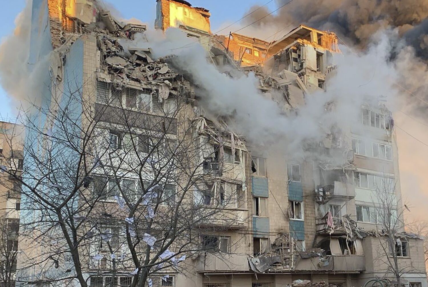 Rússia faz ataque letal à Ucrânia. Há sinais para Kiev "ter de aceitar" plano dos EUA