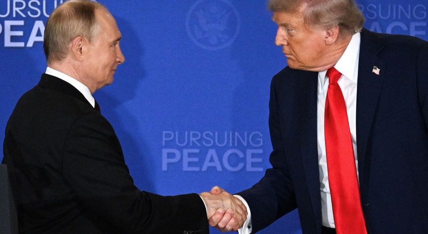 Donald Trump propõe-se entregar a Putin o Donbass e a Crimeia