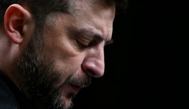 Ucrânia sob pressão. Zelensky alerta para um "dos momentos mais difíceis da nossa história"