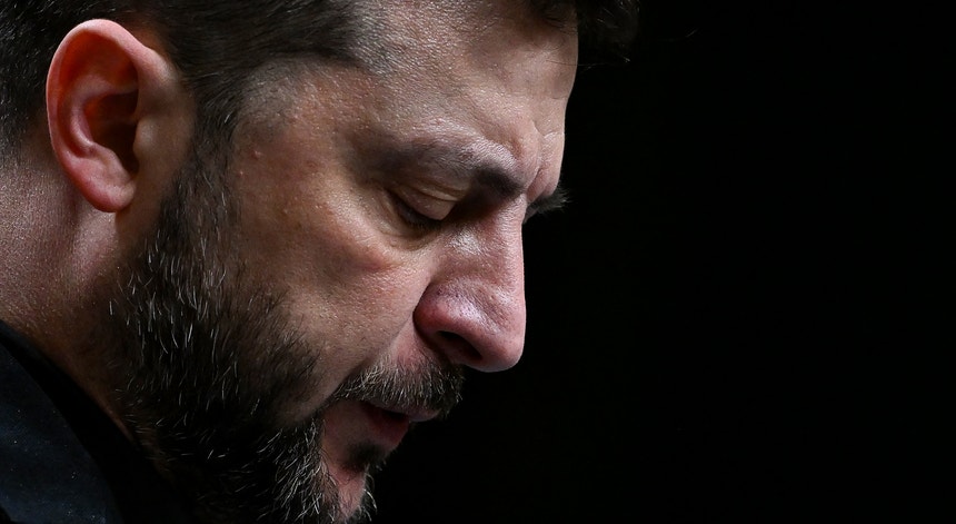 Ucrânia sob pressão. Zelensky alerta para um "dos momentos mais difíceis da nossa história"