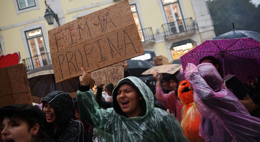 Orçamento do Estado. Oposição mantém congelamento das propinas no próximo ano letivo