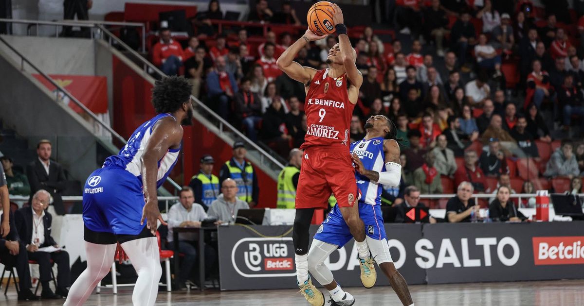Benfica esmagador num clássico centenário : A Bola