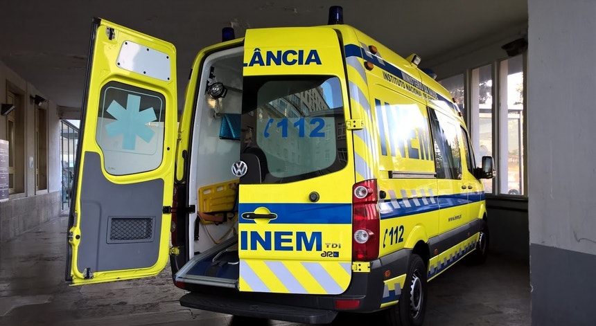Bebé nasce em ambulância após grávida ter estado no Hospital de Portimão