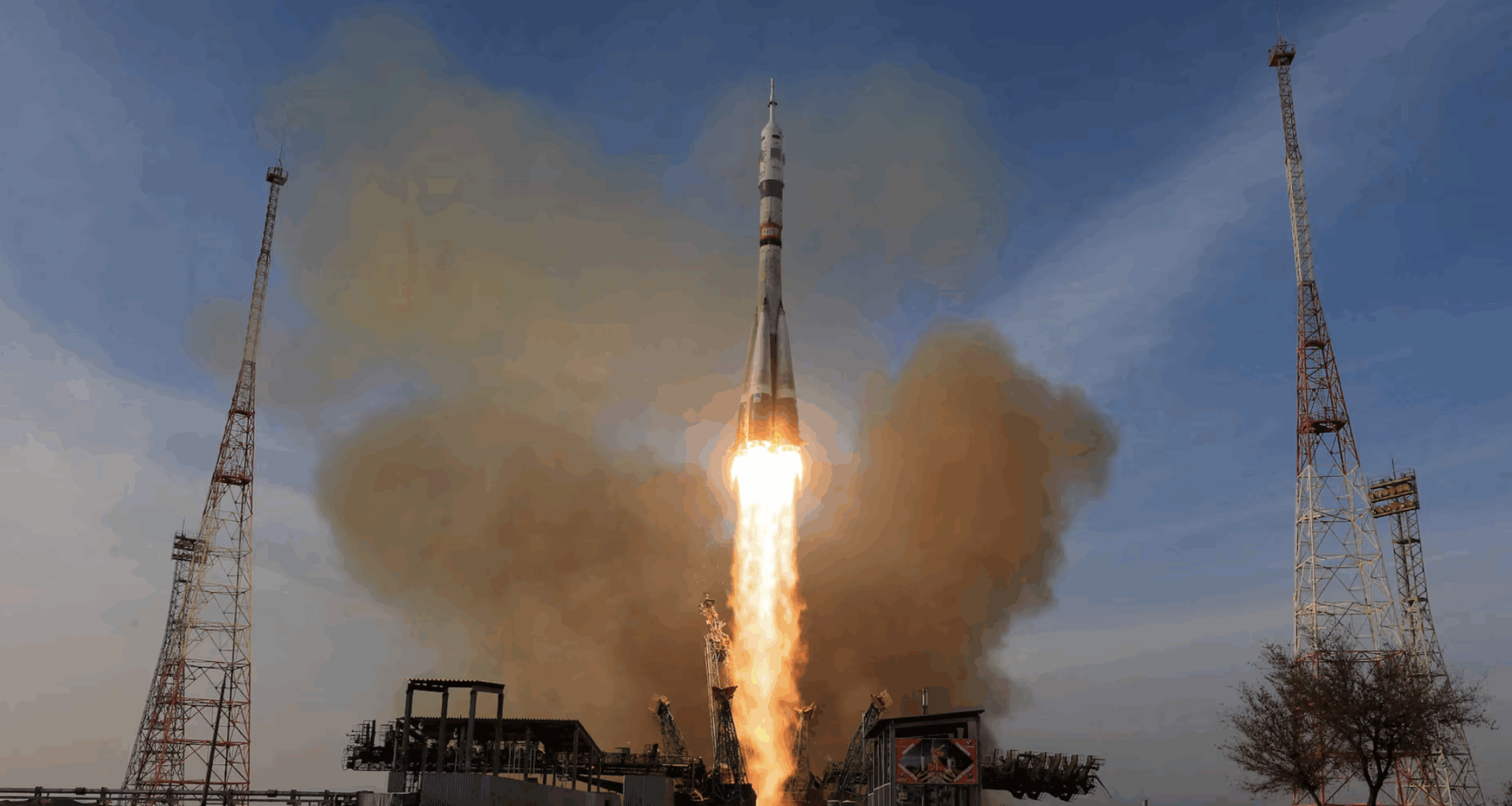 Lançamento da Soyuz envia tripulação americana e russa para a Estação Espacial Internacional -