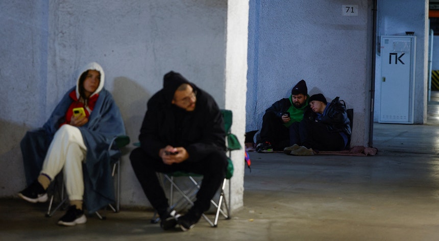 Guerra na Ucrânia. Autarca de Kiev denuncia "ataque massivo" sobre a capital