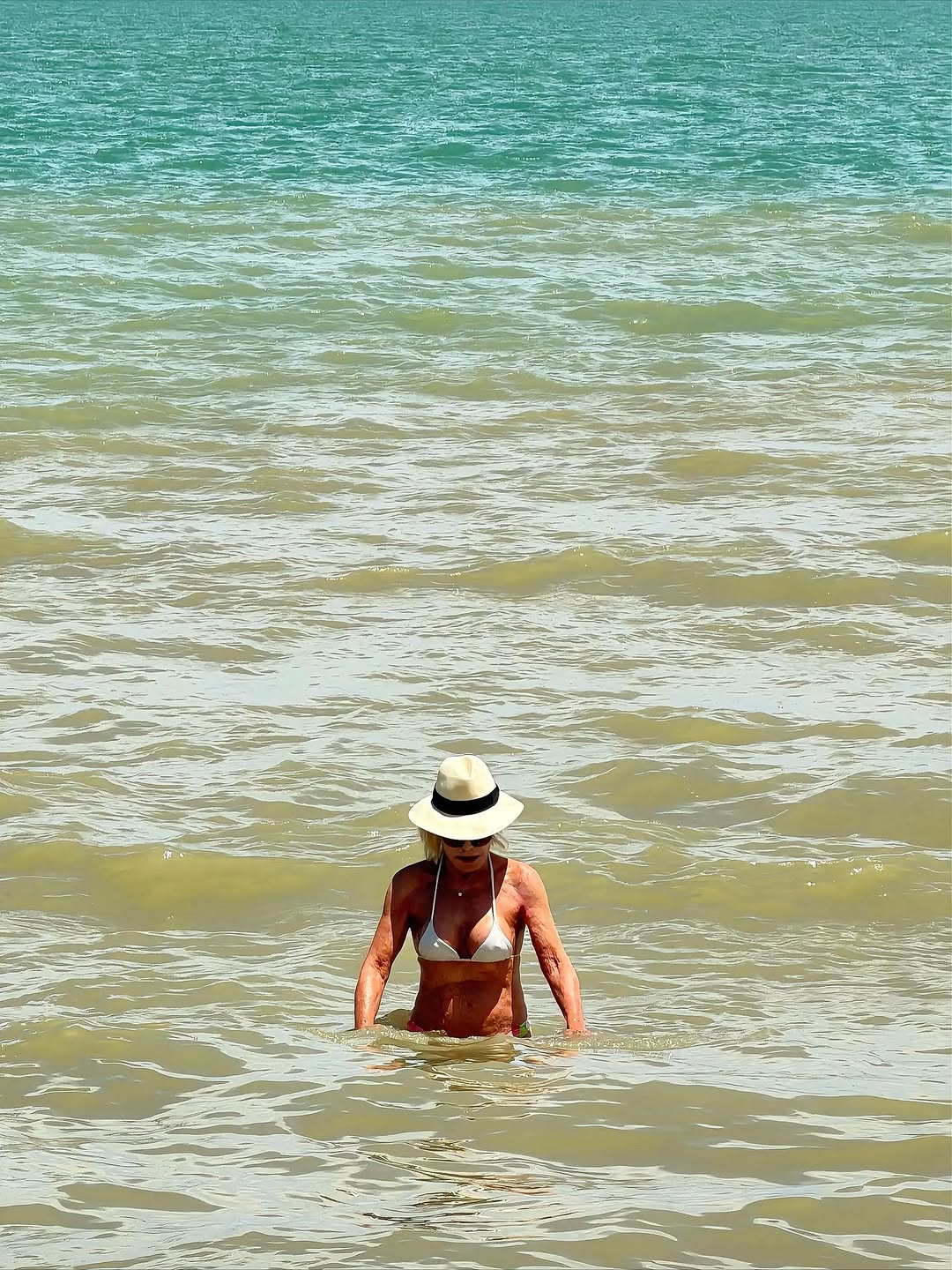 Ana Maria curte fim de semana na praia — Foto: Reprodução/Instagram @anamariabragaoficial