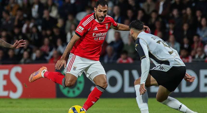 Benfica arranca vitória na Madeira