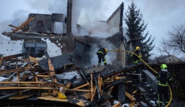 Um morto e sete feridos em "ataque terrorista" russo com drones em Kiev