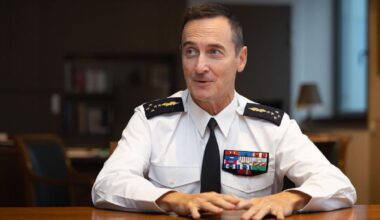 "Podemos ter que sacrificar os nossos filhos" numa guerra com a Rússia, diz general francês