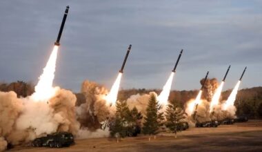 Coreia do Norte lança foguetes de artilharia durante visita de Hegseth ao Sul