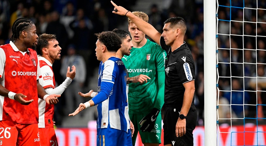 FC Porto acusa o árbitro Fábio Veríssimo de ameaçar dirigentes do clube