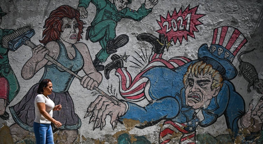 Trump anuncia ação terrestre na Venezuela e Maduro pede prontidão