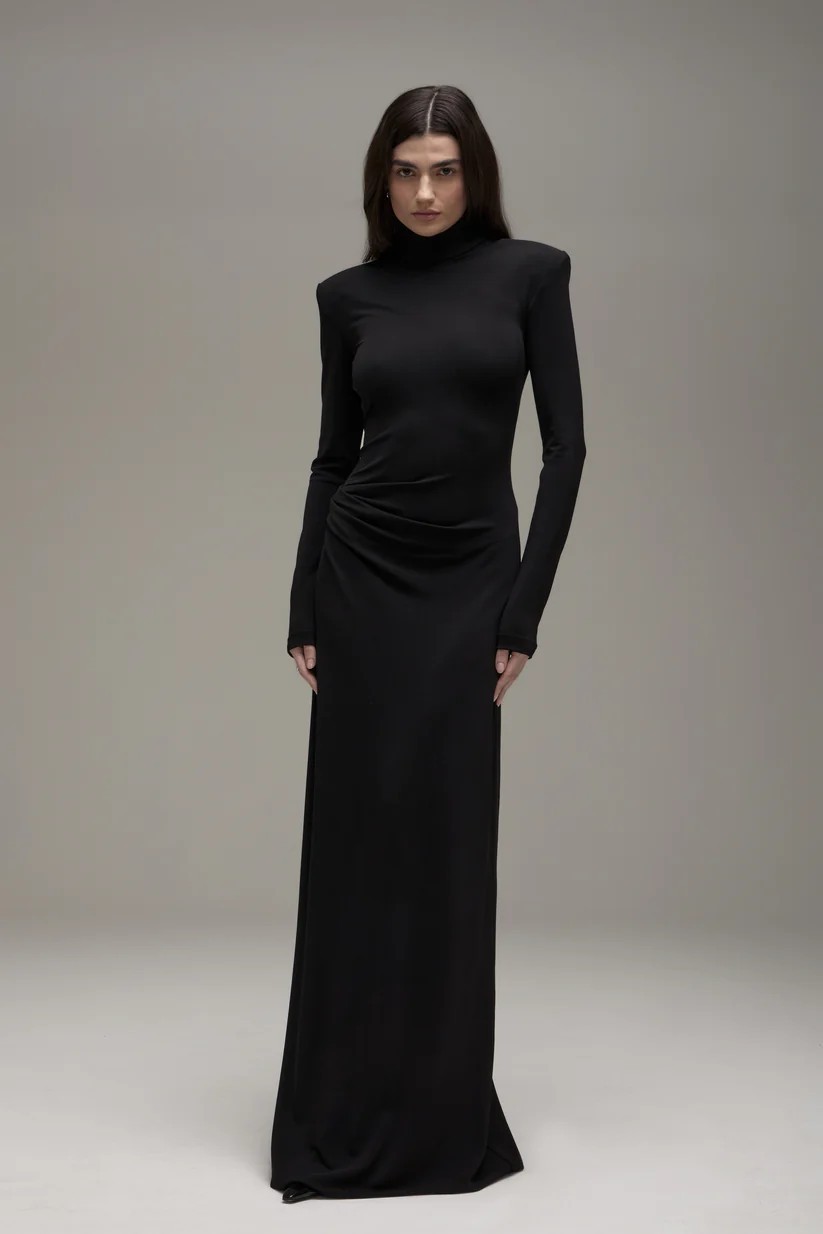 Vestido com ombreiras bem estruturadas e detalhe de drapeado no quadril custa R$ 2.690,00 — Foto: Divulgação Mondepars