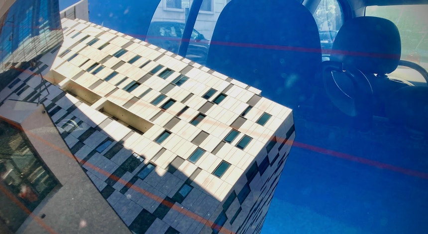 PJ pede ajuda à população para encontrar pais de bebé encontrado morto no lixo em Cascais