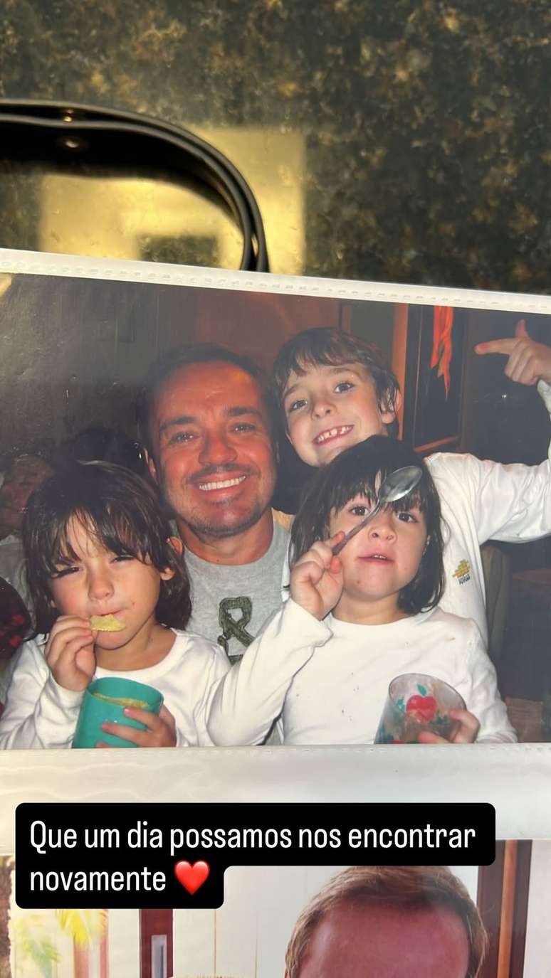Filho de Gugu Liberato abre álbum raríssimo com o pai —