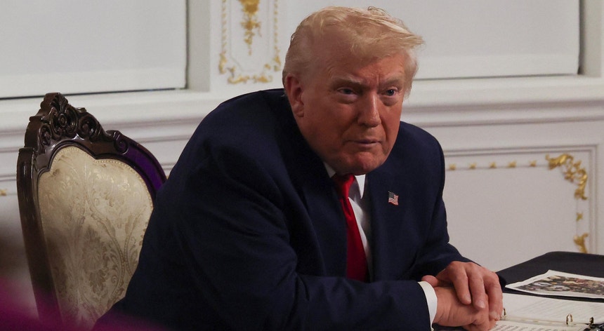 Trump afirma que espaço aéreo da Venezuela está "totalmente fechado"