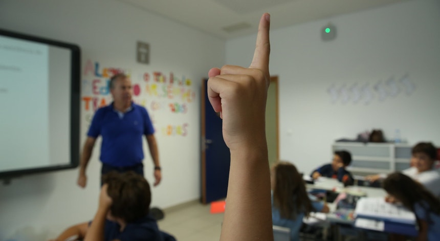 Função pública em greve na sexta-feira com saúde e educação entre os mais afetados