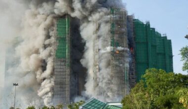 Incêndio em arranha-céus em Hong Kong deixa habitantes encurralados