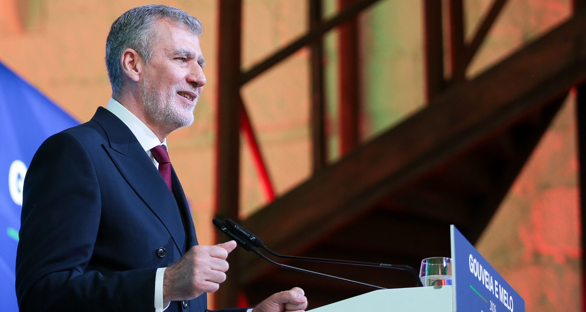 Henrique Gouveia e Melo tece duras críticas a candidaturas que se dizem apartidárias, mas usam recursos de partidos