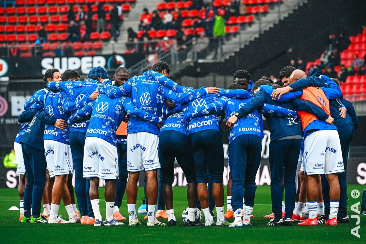 Avançado do FC Porto mantém-se como indiscutível na Ligue 1