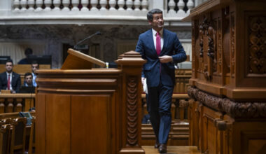 Adiado julgamento para decidir se Ventura retira cartazes sobre comunidade cigana