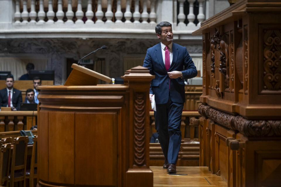 Adiado julgamento para decidir se Ventura retira cartazes sobre comunidade cigana