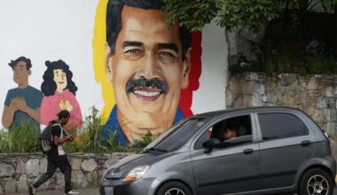 Oposição venezuelana exige "demissão imediata e afastamento do poder" de Maduro