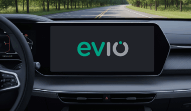 EVIO lança integração pioneira com CarPlay e Android Auto