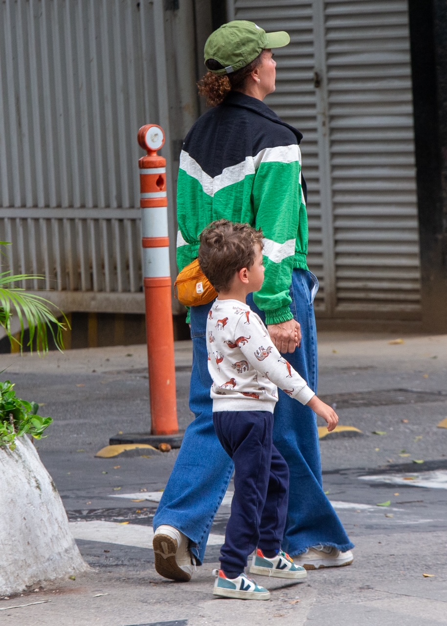 Emilio Dantas e Fabiula Nascimento com os filhos gêmeos - Foto: Thiago Martins / Agnews