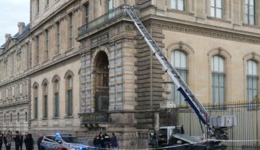 Roubo do Louvre: Mais quatro pessoas são detidas em Paris por envolvimento