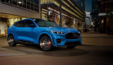 Ford muda estratégia, depois de o diretor-executivo desmontar carros chineses e da Tesla