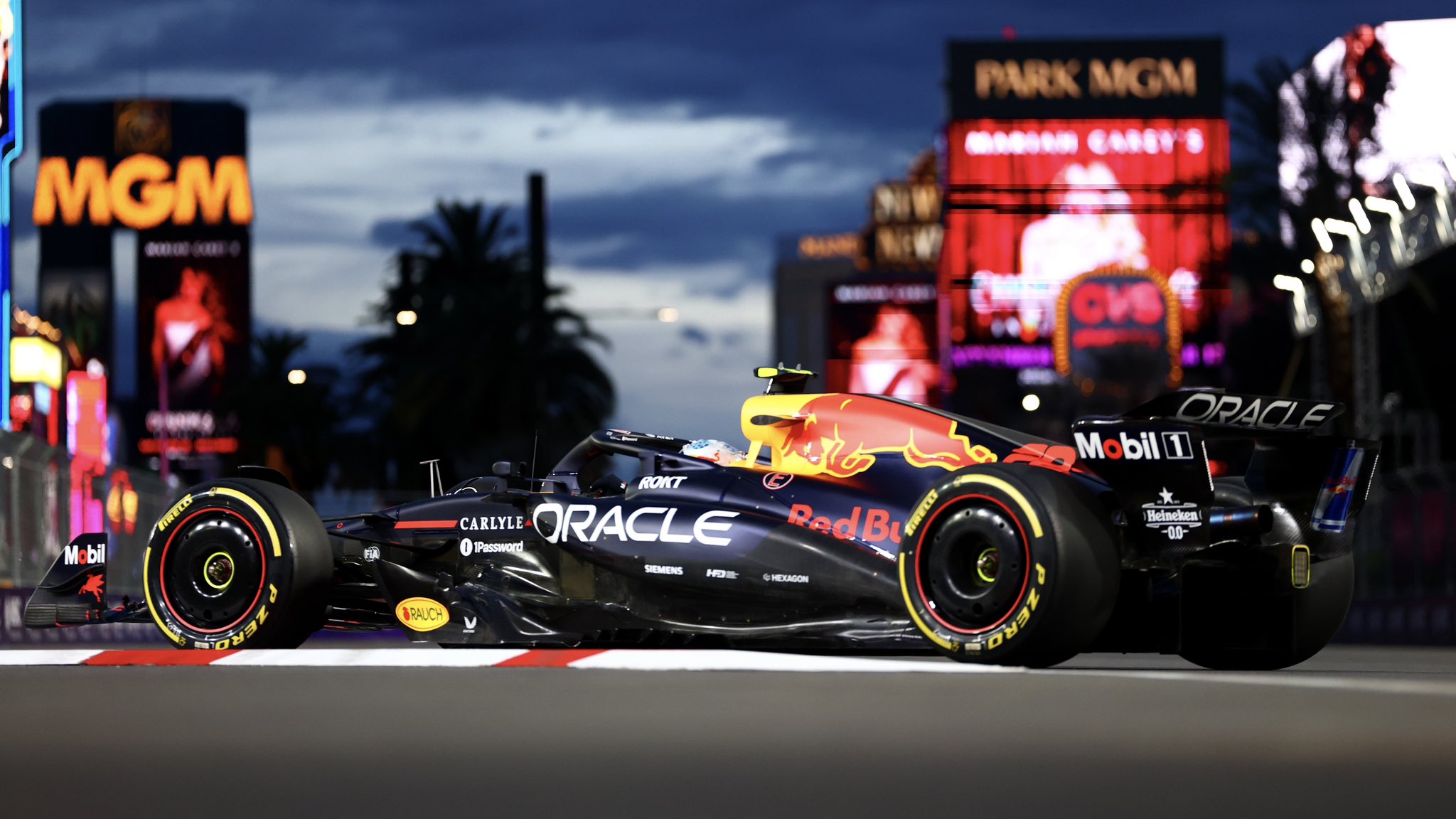 F1: McLaren lidera ritmo e disputa pela pole pega fogo em Las Vegas
